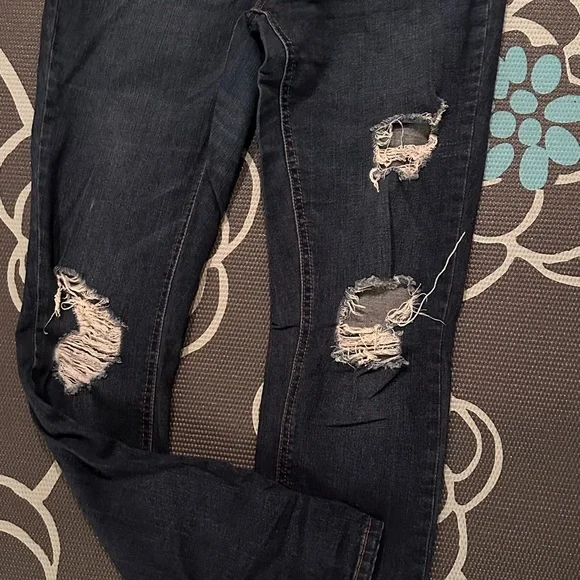 🌺Refuge dark wash, distressed jeans🌺 - Picture 2 of 5